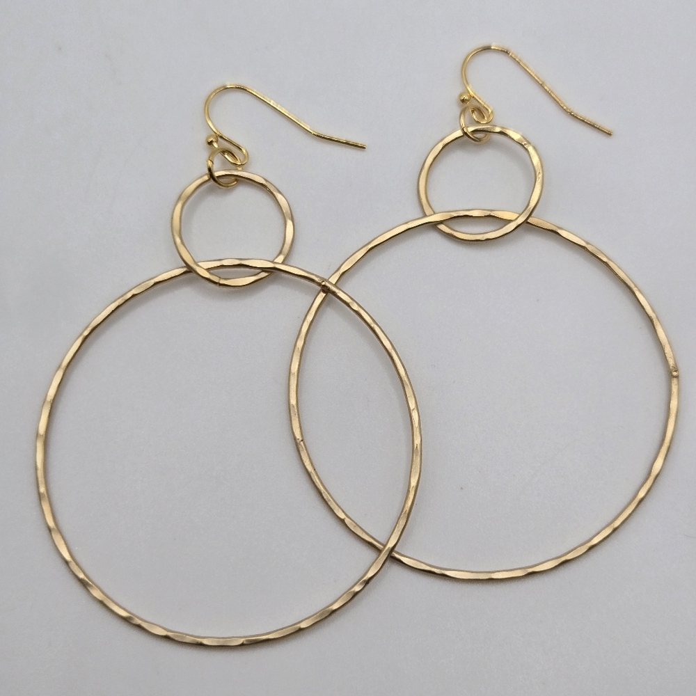 Matte Gold Interlocking Hammered Loop Chain Earri… - image 4